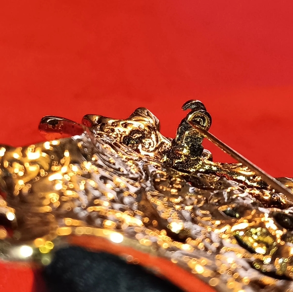 1928 Vintage Rhinestone Flower Basket Large Pin Brooch embossed design on back - Picture 6 of 12